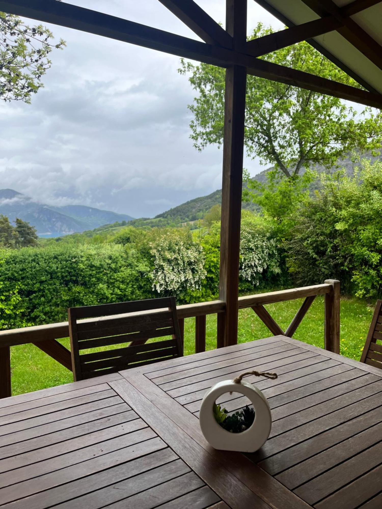 Village De Chalets Et Camping La Pierre De L'Aigle La Bréole Buitenkant foto